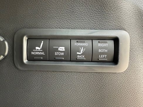 New 2026 Chrysler Pacifica Pinnacle w/ Trailer Tow Group image 21