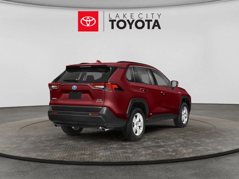 Used 2020 Toyota RAV4 XLE AWD/4WD image 2