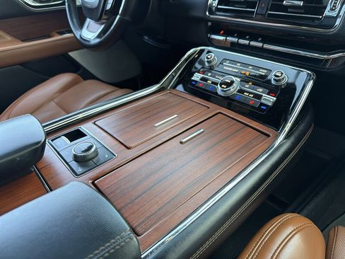 Used 2020 Lincoln Navigator L Reserve w/ Luxury Package image 20