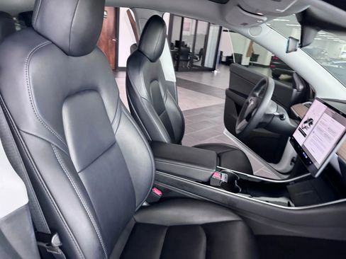 Used 2021 Tesla Model Y Long Range image 12