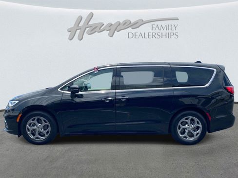 Used 2024 Chrysler Pacifica Limited FWD image 10