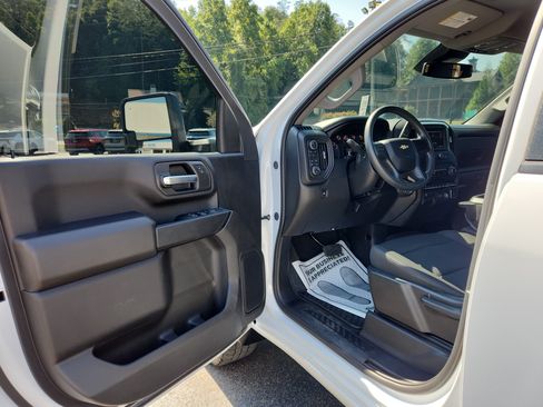 Used 2025 Chevrolet Silverado 2500 W/T AWD/4WD image 9