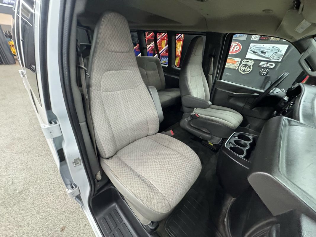 Used 2017 Chevrolet Express 3500 LT w/ LT Preferred Equipment Group RWD image 16
