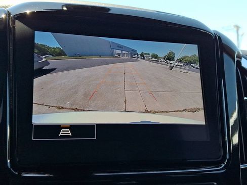Used 2023 Chevrolet Traverse LT FWD image 4