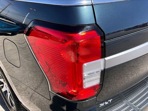 Used 2024 Ford Expedition Max XLT image 28