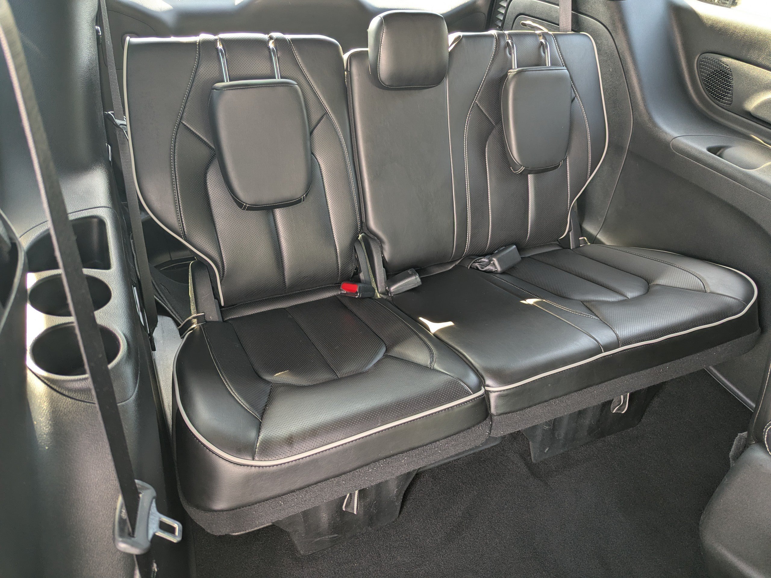 Used 2023 Chrysler Pacifica Limited w/ S Appearance Package FWD image 18