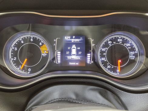 Used 2019 Jeep Cherokee Latitude w/ Cold Weather Group FWD image 23