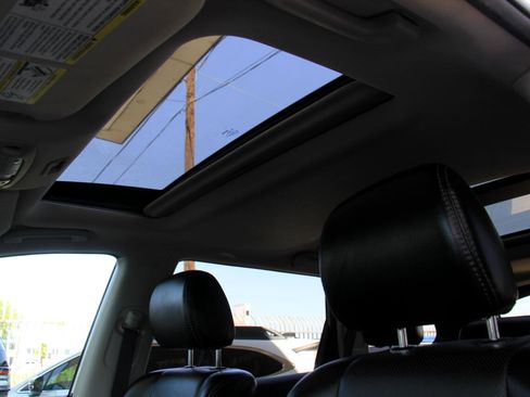 Used 2017 Nissan Pathfinder Platinum image 25