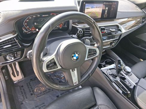 Used 2021 BMW M550i xDrive w/ Dynamic Handling Package image 4