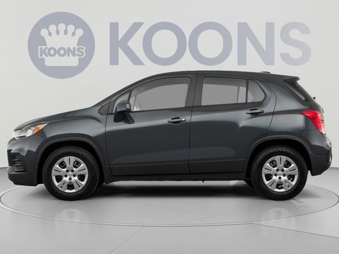Used 2020 Chevrolet Trax LS AWD/4WD image 2