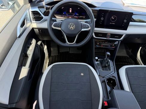 New 2026 Volkswagen Taos SE FWD image 12