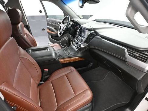 Used 2019 Chevrolet Suburban Premier w/ Premier Plus Edition AWD/4WD image 60