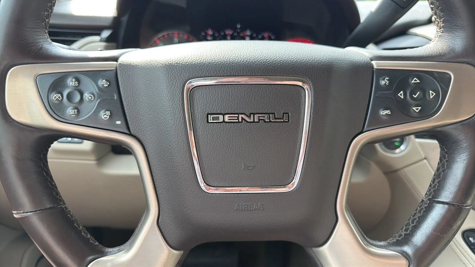 Used 2015 GMC Yukon Denali RWD image 22
