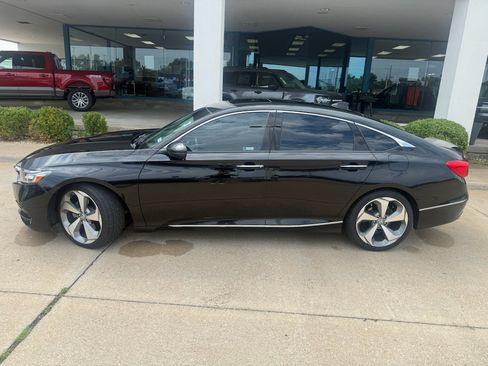 Used 2018 Honda Accord Touring image 12