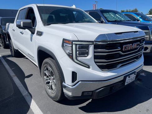 Used 2025 GMC Sierra 1500 SLT RWD image 1