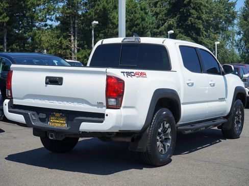 Used 2019 Toyota Tacoma TRD Off-Road AWD/4WD image 5