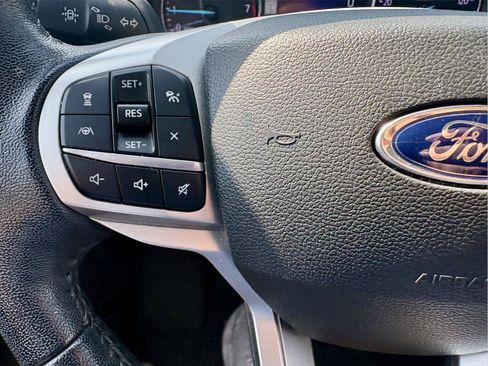 Used 2022 Ford Explorer XLT w/ Equipment Group 202A RWD image 15