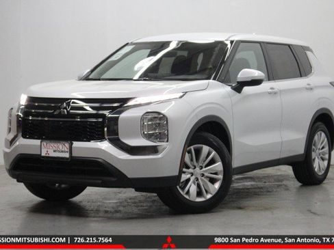 New 2026 Mitsubishi Outlander ES image 1