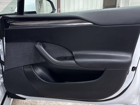 Used 2022 Tesla Model S Base image 39