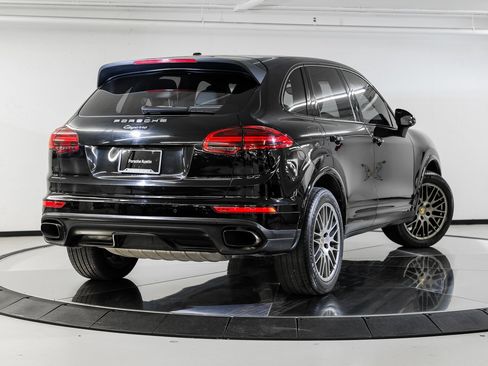 Certified 2017 Porsche Cayenne Platinum Edition image 7