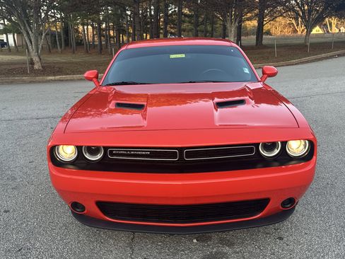 Used 2023 Dodge Challenger SXT image 2