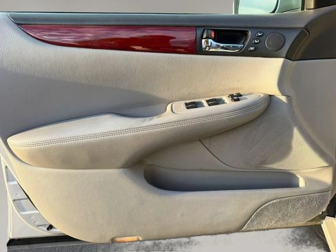 Used 2003 Lexus ES 330 w/ Premium Pkg FWD image 9