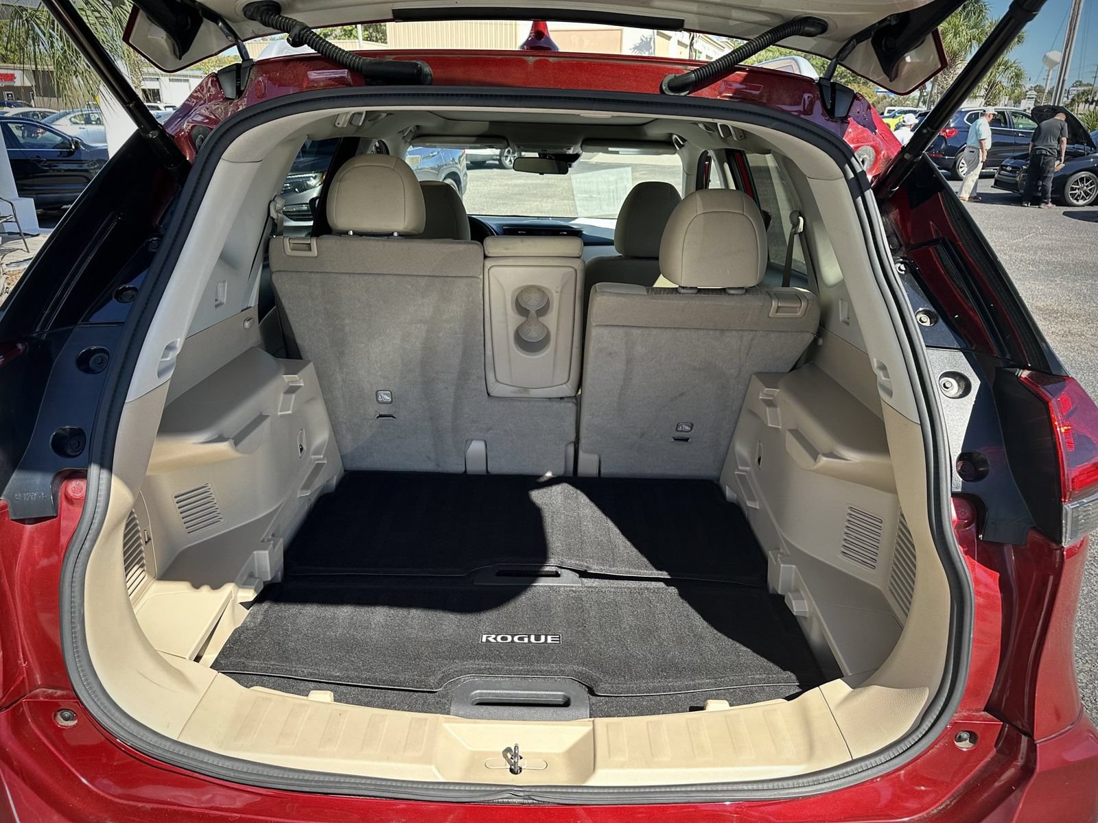Used 2020 Nissan Rogue SV w/ Sun & Sound Touring Package FWD image 6