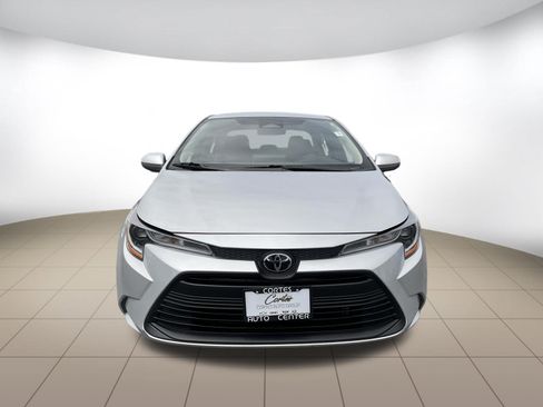 Used 2024 Toyota Corolla LE FWD image 2