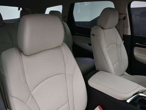 Used 2024 Buick Enclave Essence w/ Technology Package image 41