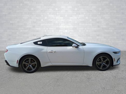 Used 2025 Ford Mustang Coupe RWD image 3