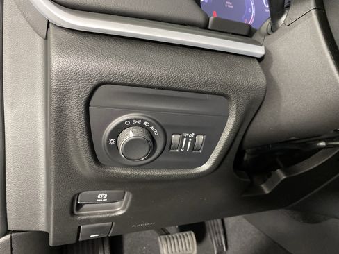 New 2025 Jeep Grand Cherokee Altitude image 23