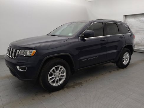 Used 2018 Jeep Grand Cherokee Laredo image 2