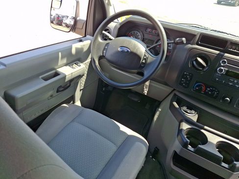 Used 2011 Ford E-350 and Econoline 350 XLT RWD image 15