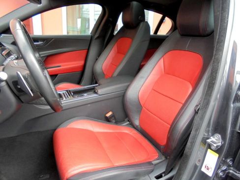 Used 2018 Jaguar XE R-Sport image 11