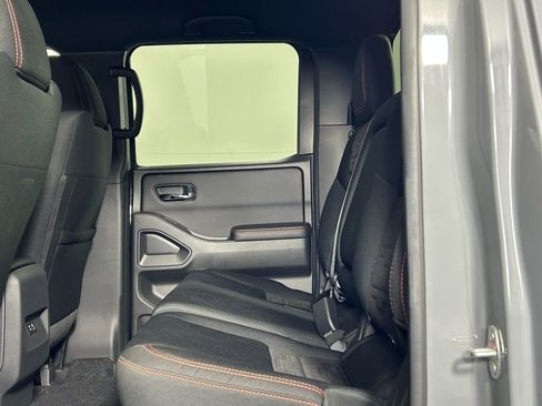 Used 2025 Nissan Frontier PRO-4X image 17