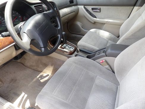 Used 2001 Subaru Outback Wagon image 19