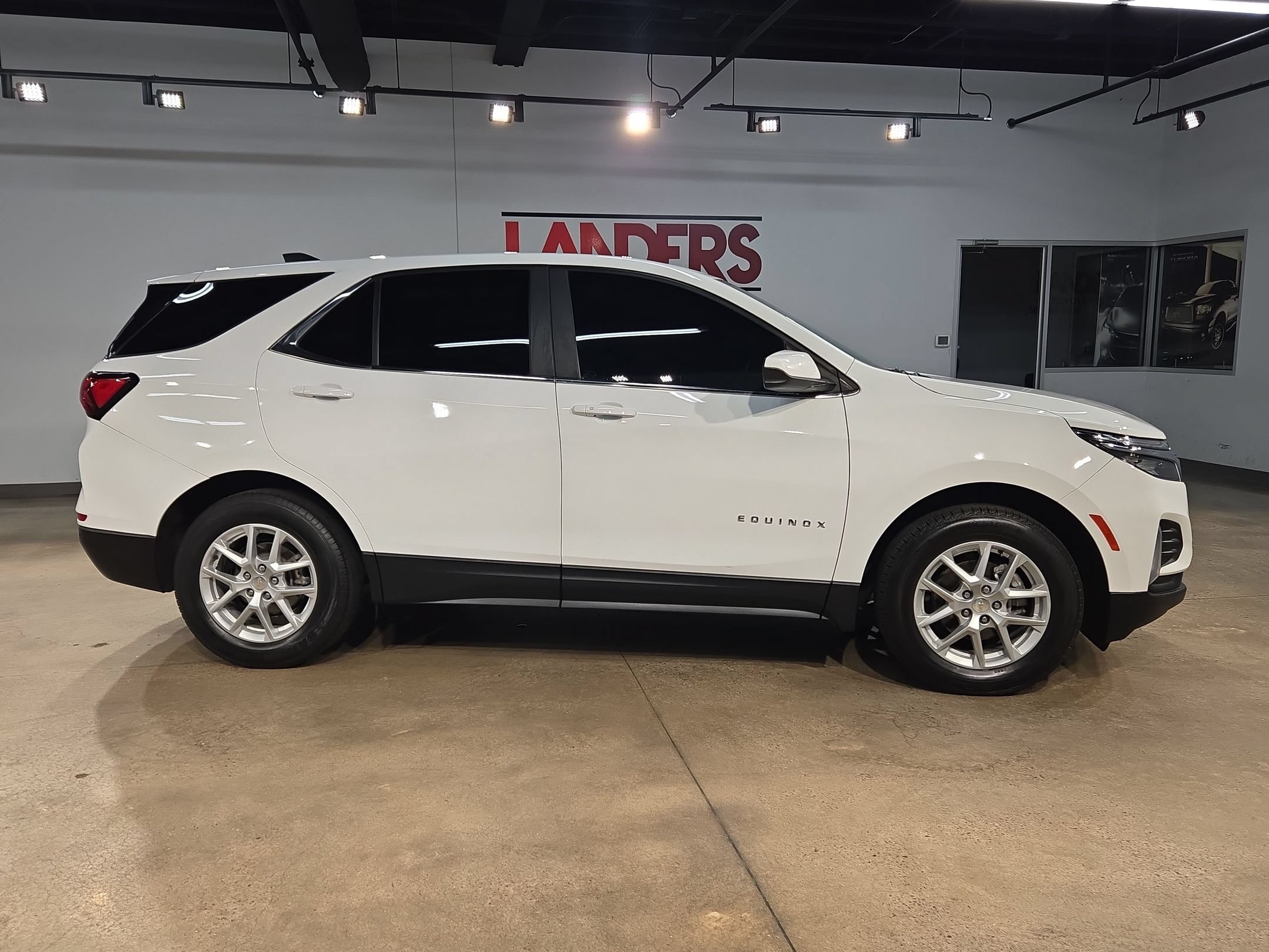Used 2024 Chevrolet Equinox LT AWD/4WD image 8