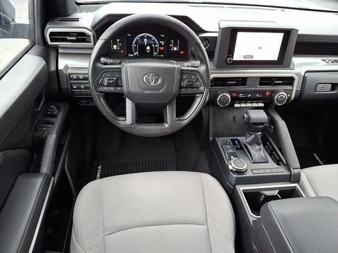 Used 2025 Toyota Tacoma SR5 AWD/4WD image 11