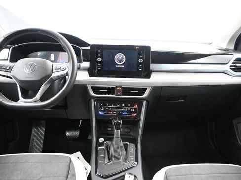 Used 2025 Volkswagen Taos SE FWD image 29