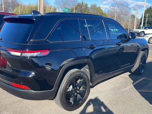 Used 2024 Jeep Grand Cherokee Limited w/ Black Appearance Package image 4