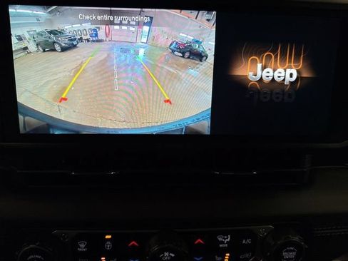 Used 2024 Jeep Wrangler Unlimited Sahara AWD/4WD image 16