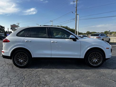 Used 2018 Porsche Cayenne Platinum Edition w/ Premium Package image 10
