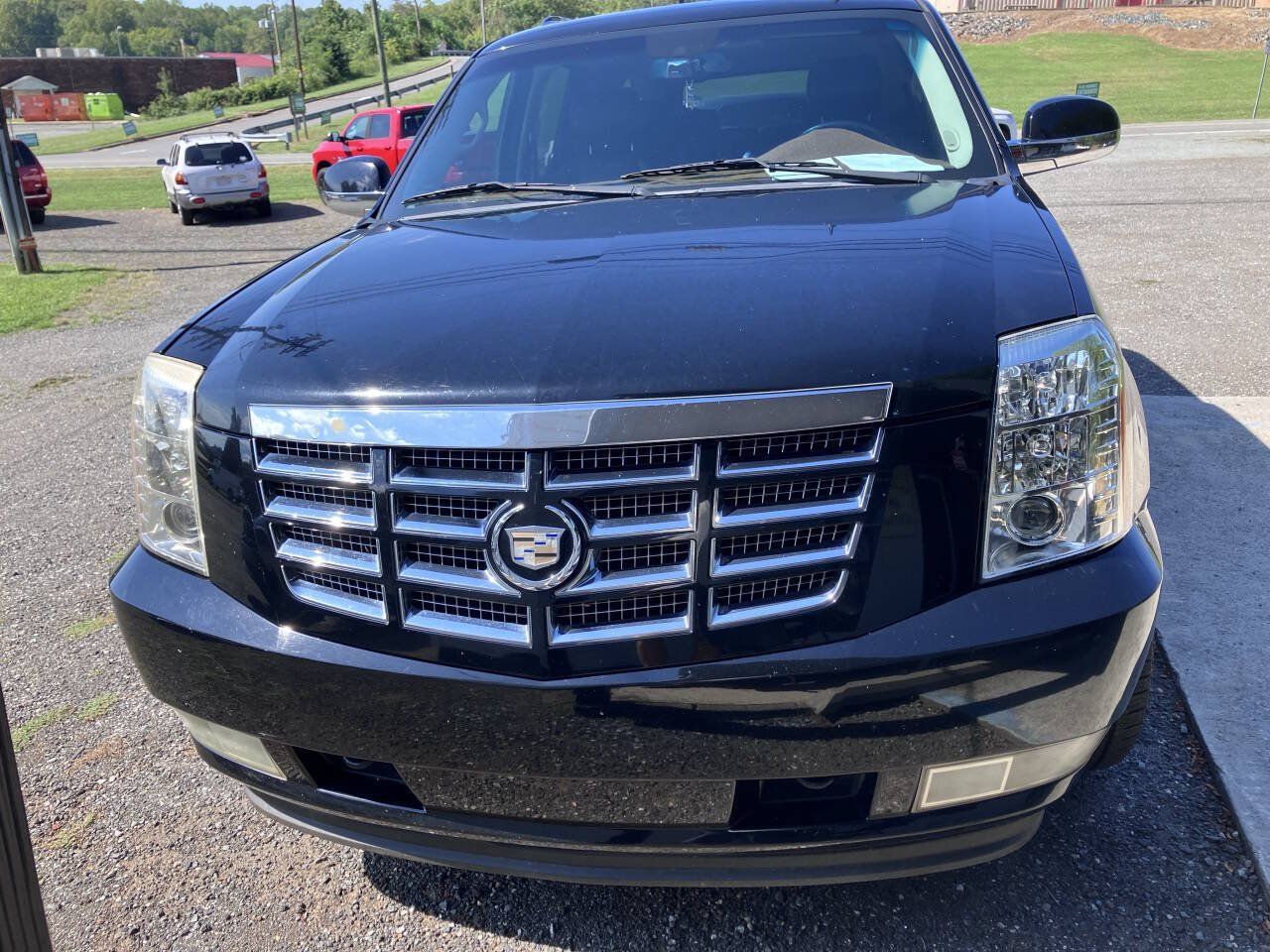 Used 2010 Cadillac Escalade ESV Premium RWD image 2