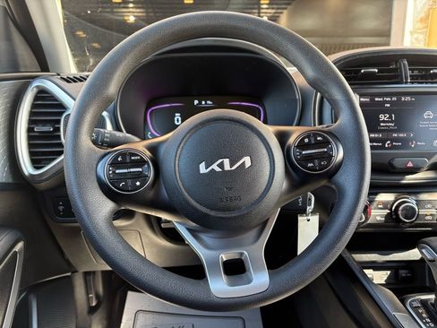 Used 2025 Kia Soul LX w/ LX Technology Package image 25