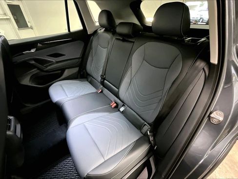 New 2026 Volkswagen Tiguan SE image 12