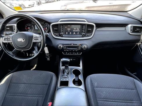 Used 2019 Kia Sorento S image 7