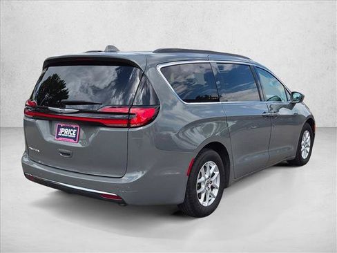Used 2022 Chrysler Pacifica Touring-L FWD image 5