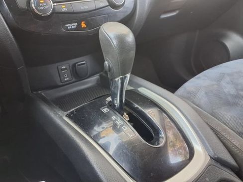 Used 2015 Nissan Rogue SV FWD image 15
