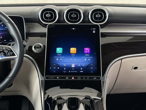 Certified 2025 Mercedes-Benz GLC 300 4MATIC image 4