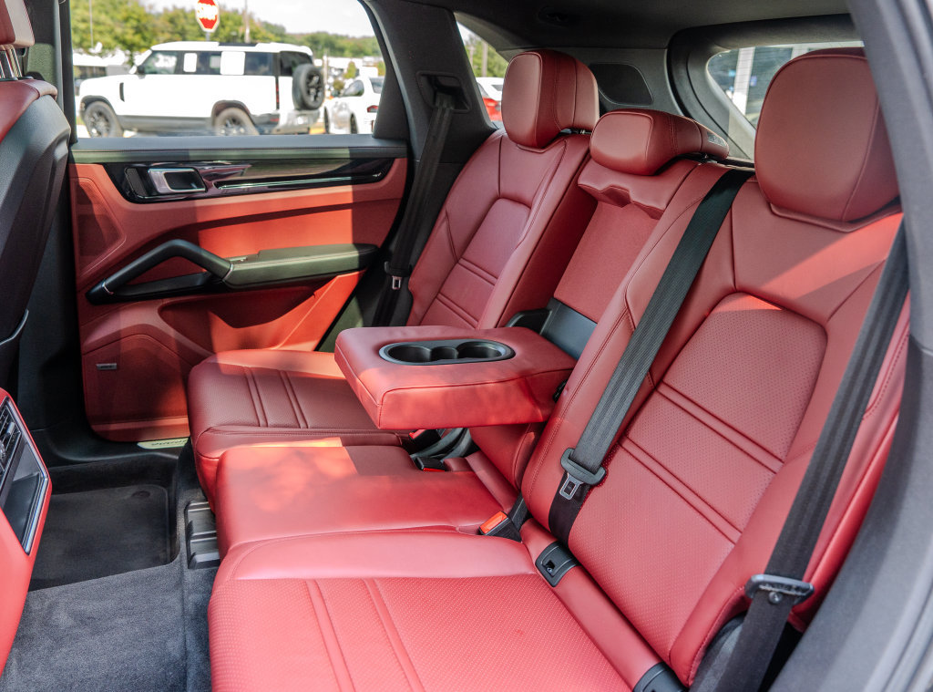Used 2023 Porsche Cayenne AWD/4WD image 21